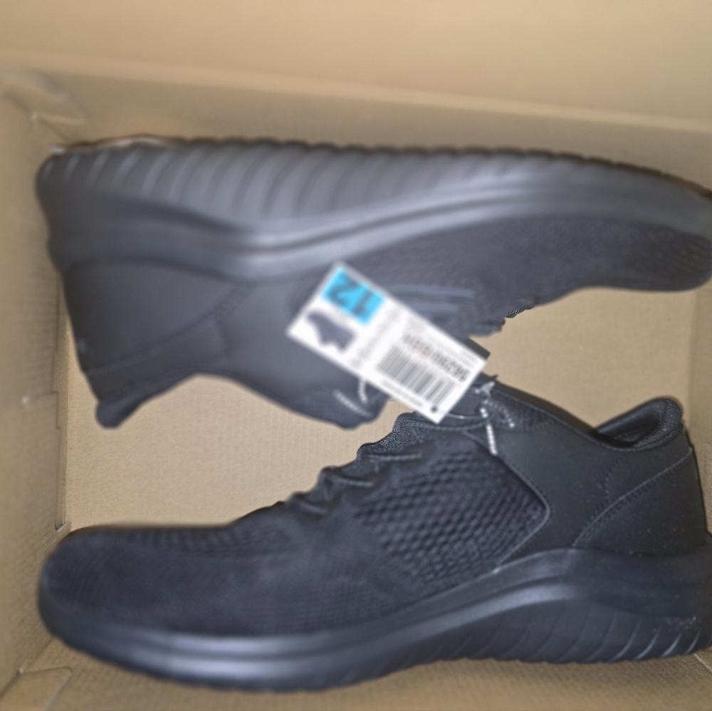 Skechers Memory Foam Shoes in Black